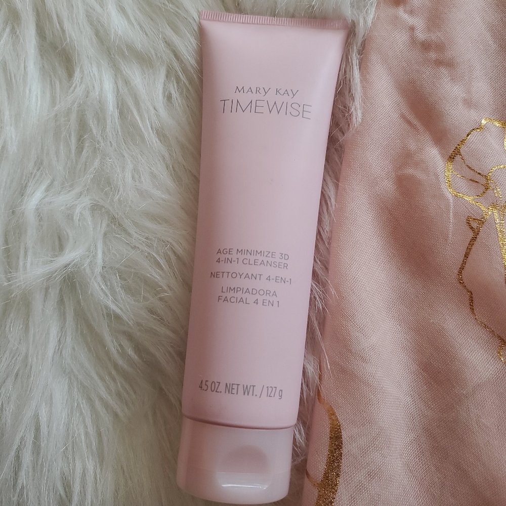 4 EN 1 cleanser 3D